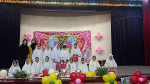 عکس دسته جمعی دانش آموزان در مراسم جشن تکلیف و جشن عبادت